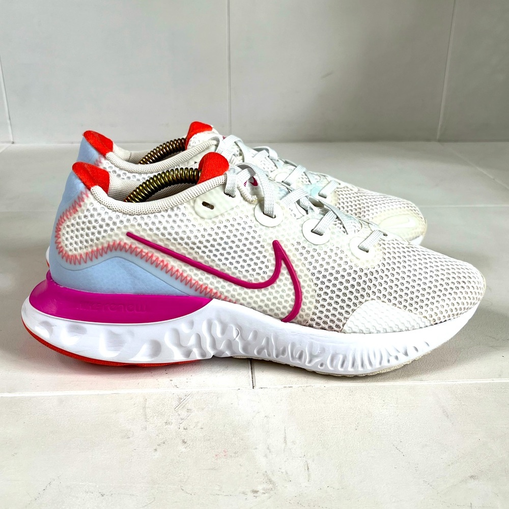 Womens Nike Renew Run size 7.5 WIDE Athletic Running Shoes